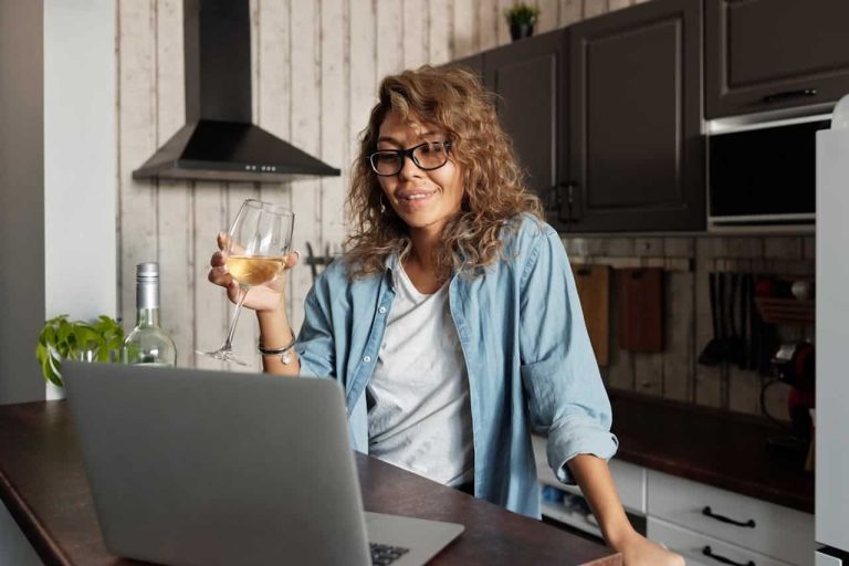 How to Support a Loved One Struggling with Alcohol Use Disorder